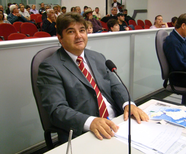 Fernando Carmoni pede criação de novo distrito industrial em Botucatu